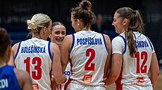 �eské basketbalistky se radují z výhry.