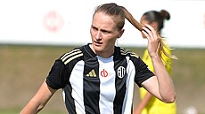 Adéla �turmová v �ernobílém dresu Dynama �eské Bud�jovice