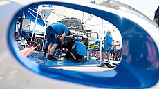 V�z Václava Pecha a Petra Uhla v servisní zón� Barum Czech Rally.