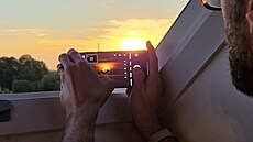 Fotografování zatm�ní Slunce mobilním telefonem