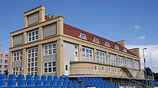 Ikonická krnovská t�locvi�na se skví novotou. Její kompletní rekonstrukce...