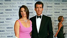 Keely Shaye Smithová a Pierce Brosnan v Londýn� (15. �ervna 1999)