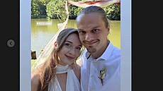 Nev�sta Veronika �mídová se svým bratrem