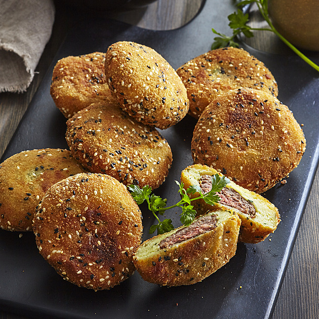 Smažené mleté maso v bramborových kroketách: Šťavnaté karbanátky se sýrem v křupavém kabátku