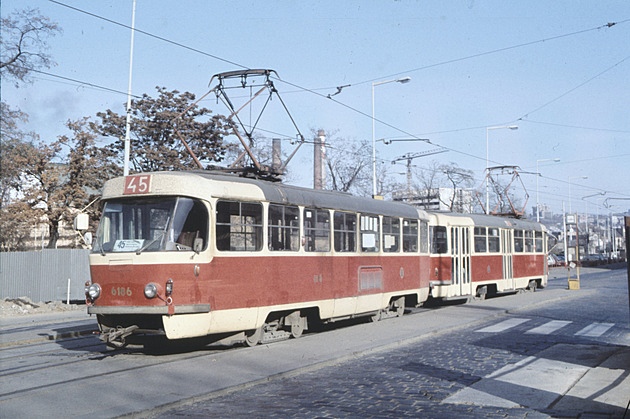 Takhle spojené tramvaje Prahou desítky let nejely. Máte omezenou příležitost se jimi svézt