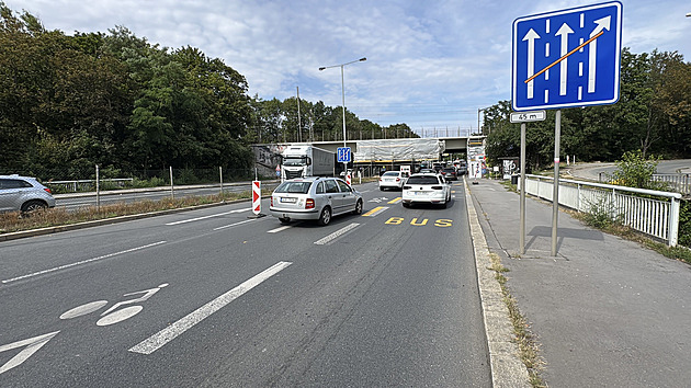 Autobus v Krči prudce zabrzdil a cestující popadali. Šest zraněných