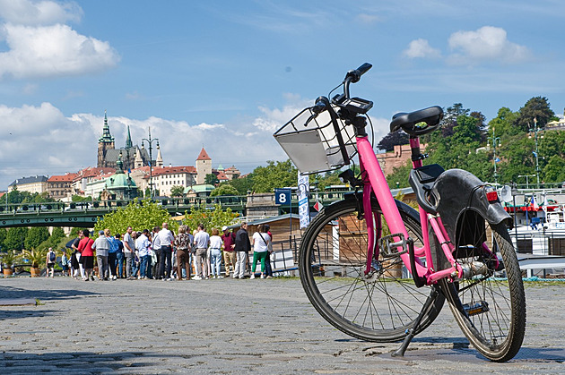 Sdílená kola až čtyřikrát denně, ale s omezením. Praha upravuje systém bikesharingu