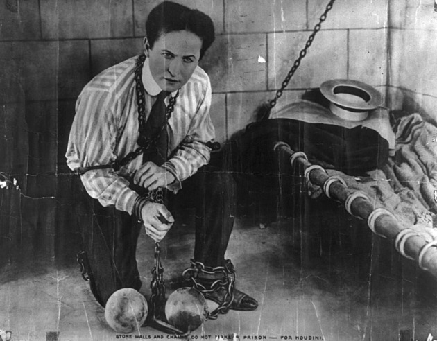 Přežil pohřbení zaživa. Poslednímu nebezpečí však slavný Harry Houdini neunikl