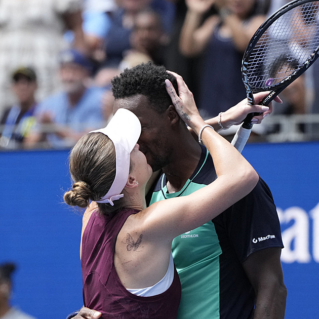 Menšík s Muchovou jsou na US Open v semifinále mixu, Siniaková vypadla