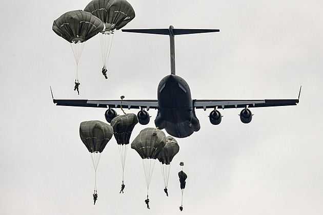 Ukraine Paratroopers Train for Resilience Amidst Technological Warfare