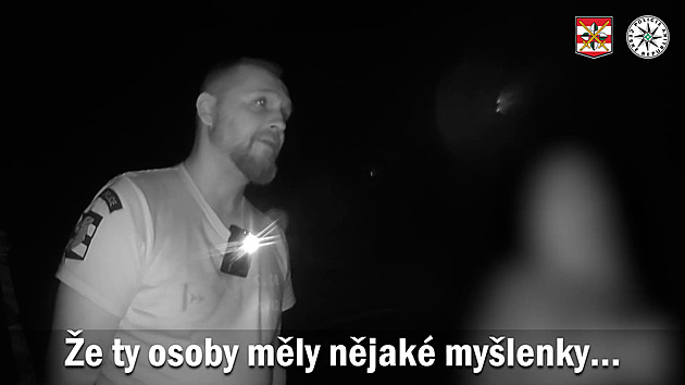 Takhle otevřeně se svěřit, to jsem nezažil. Policisté muži rozmluvili skok pod vlak