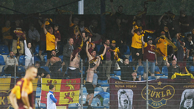 Dukla Prague Coach Šustr Lashes Out at Fans: 'I Won't Listen to Abuse'
