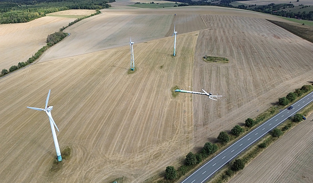 Na Přerovsku spadla větrná elektrárna, příčinou je patrně souhra závady a větru