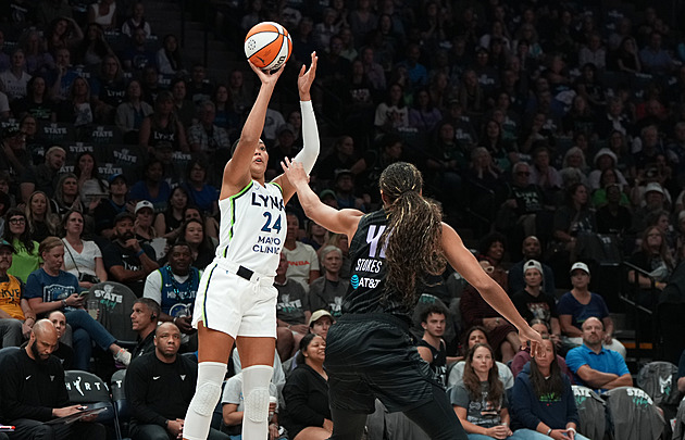 Joklová asistovala u bitvy nejlepších. WNBA viděla i dva historické rekordy