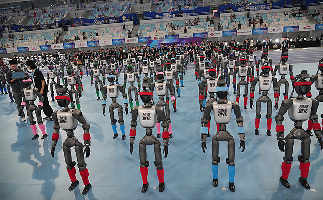 Robotí olympiáda viděla i Ronaldovu oslavu. Humanoidi ale měli řadu nehod