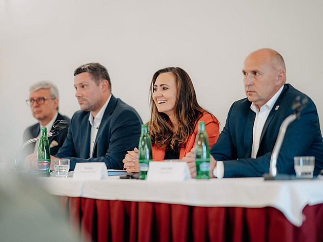 Only ten groups competing in Hradec elections; joining forces to prevent wasted votes