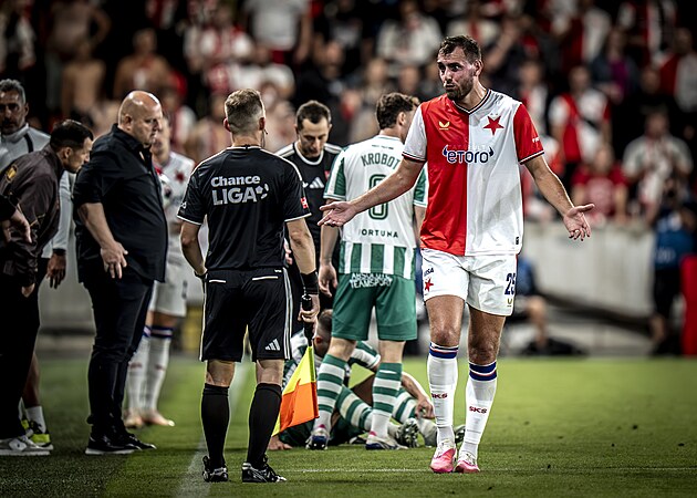 Tom&aacute;&scaron; Chor&yacute; ze Slavie se div&iacute; v utk&aacute;n&iacute; s Bohemians.