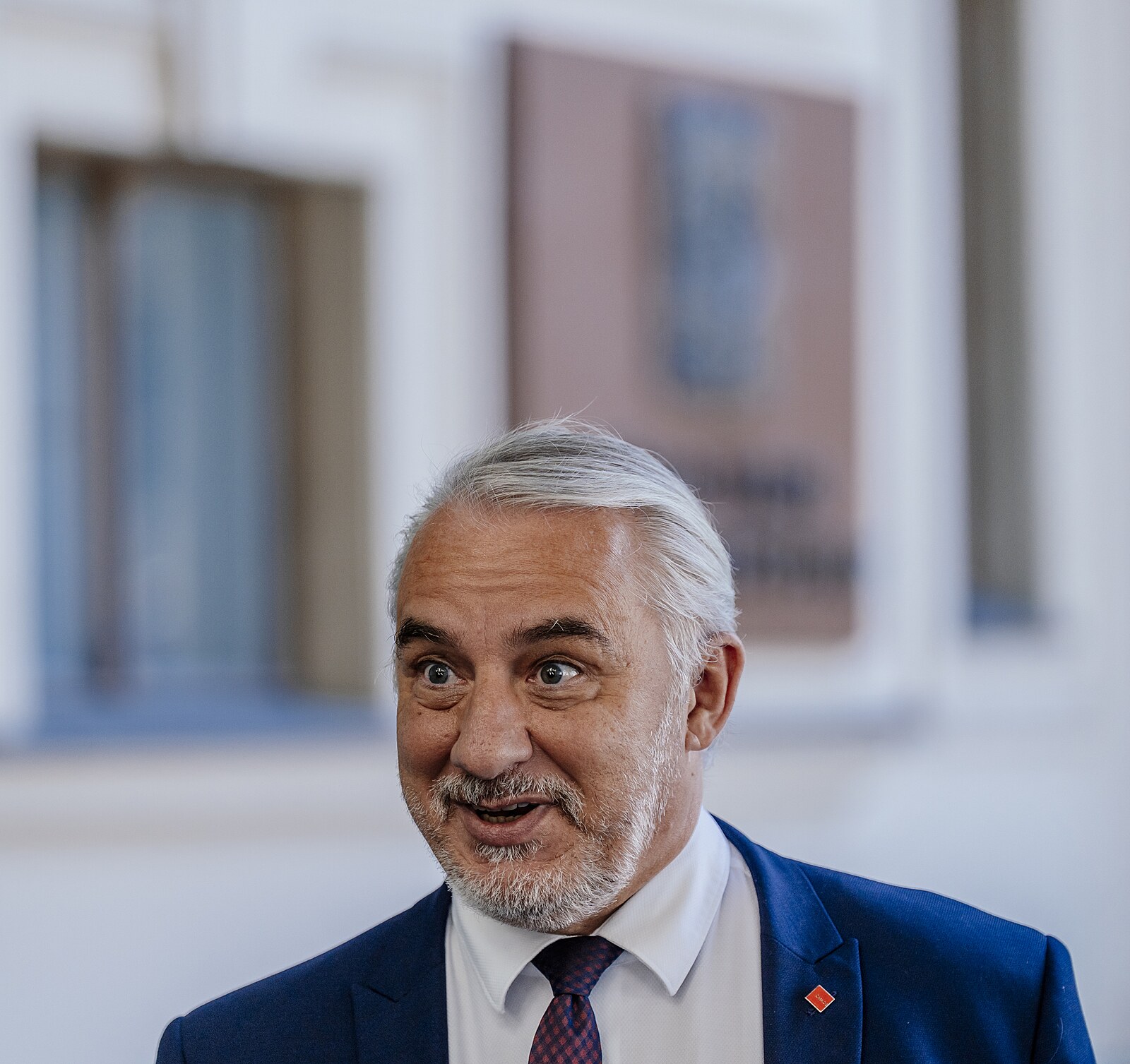 Odbory projednají revoluci ve změnách platů