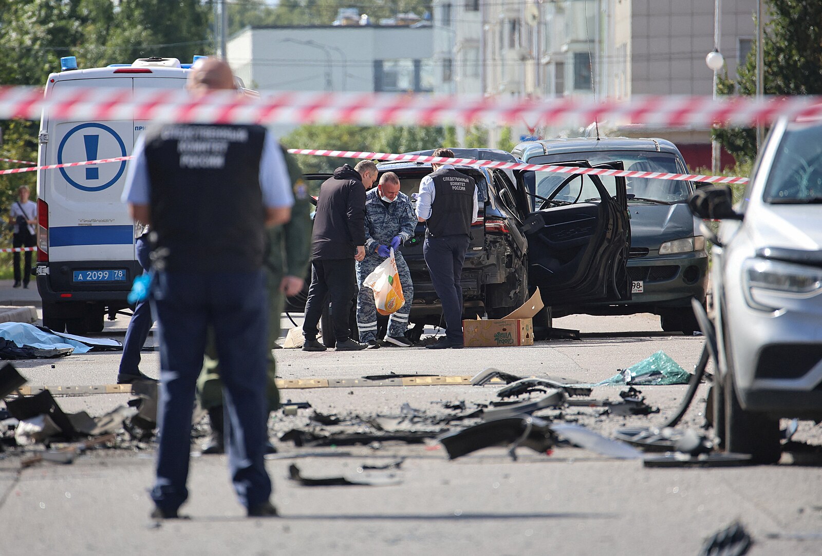 Pilot zabitý v Petrohradu se podílel na zločinech, nálož k autu připevnila Ruska