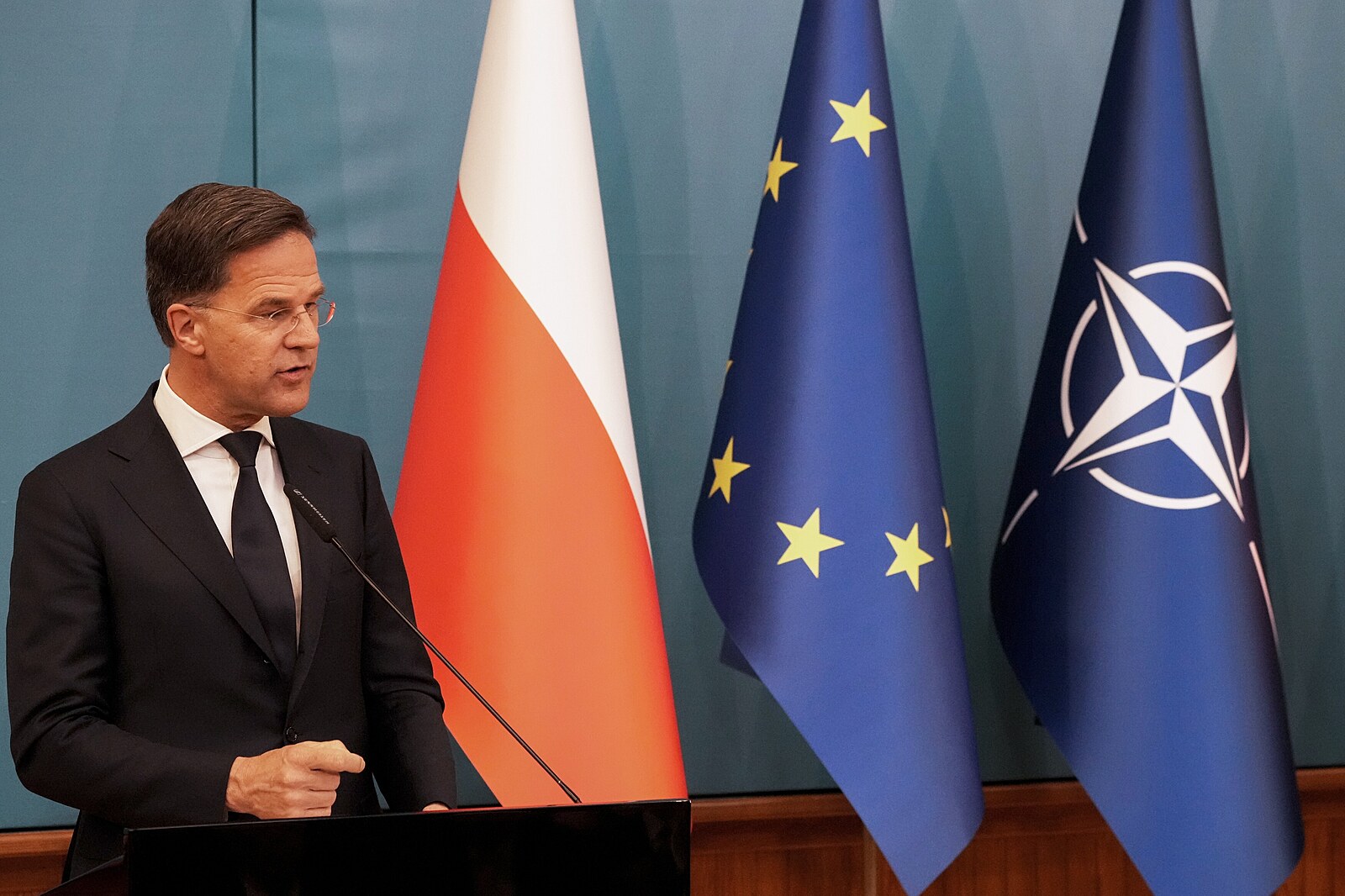 Rusové něco chystají, varoval šéf NATO Tuska. Klíčových bude dalších šest měsíců