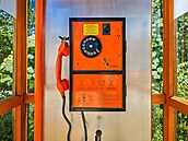 V T�e�ti najdete funk�ní telefonní budku. A m��ete si z ní zavolat.