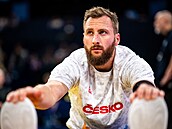 �eský basketbalista Martin K�í� se chystá na zápas.