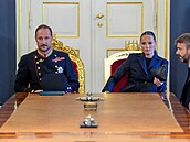 Norský král Haakon VIII. a korunní princezna Ingrid Alexandra s �leny vlády v...