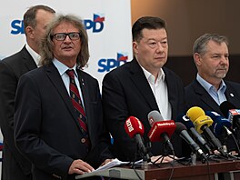 Miroslav �ev�ík, Radim Fiala, Tomio Okamura a Radek Koten z SPD na tiskové...