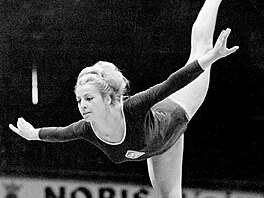 V�ra �áslavská na MS ve sportovní gymnastice v n�meckém Dortmundu (zá�í 1966)
