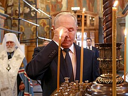 Ruský prezident Vladimir Putin si prohlédl relikvie ruského kní�ete Dmitrije...