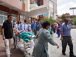 Následky bleskové povodn� na hranicích Nepálu a Tibetu (27. srpna 2026)