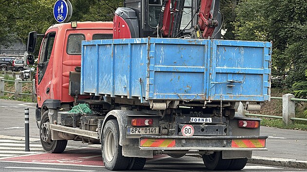 Nadm�rn� n�klad strhl trolejov� veden� v Nusl�ch. (25. srpna 2026)