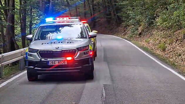 Mrtvé dítě a další čtyři zraněné po autonehodě na Brněnsku. Vůz boural do stromu