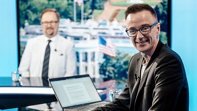 Po�ad Rozst�el moderuje koment�tor Vladim�r Vok�l s publicistou Romanem Jochem.