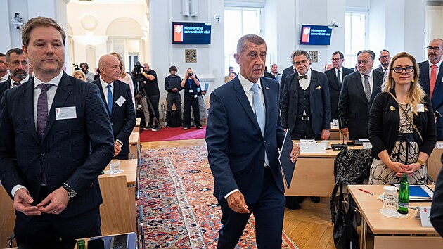 Premi�r Babi� na v�ro�n� porad� vedouc�ch �esk�ch zastupitelsk�ch ��ad�. (24. srpna 2026)