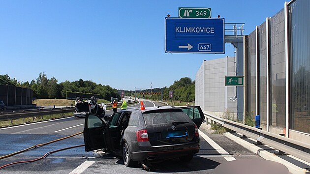 Nehoda t�� automobil� na d�lnici D1 u Klimkovic nedaleko Ostravy. Policie nyn� ��d� p��padn� sv�dky o pomoc p�i objasn�n�. (15. srpna 2026)