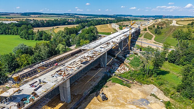 Stavba d�lni�n�ho �seku D35 mezi D�b�novem a Litomy�l� (20. srpna 2026)