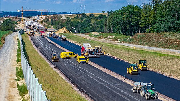 Stavba d�lni�n�ho �seku D35 mezi D�b�novem a Litomy�l� (20. srpna 2026)