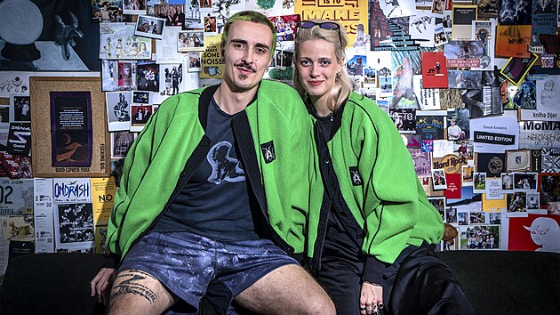 Terezie Kovalov� s man�elem se v prostoru, kter� si sami tvo�ili, c�t� skv�le. 