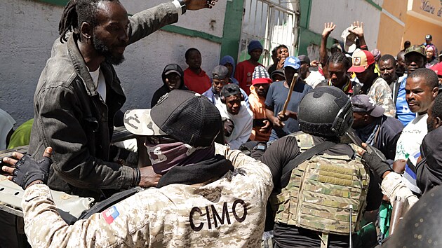 Ozbrojenci z obce Kenscoff na Haiti zabili a unesli desítky lidí. Zemi ji�...