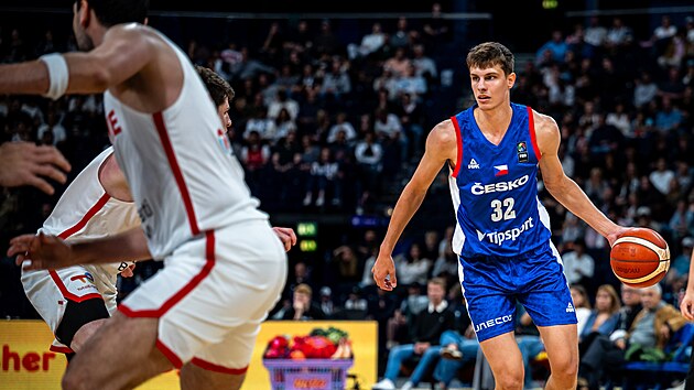 �esk� basketbalista Richard B�lint v z�pase s Tureckem