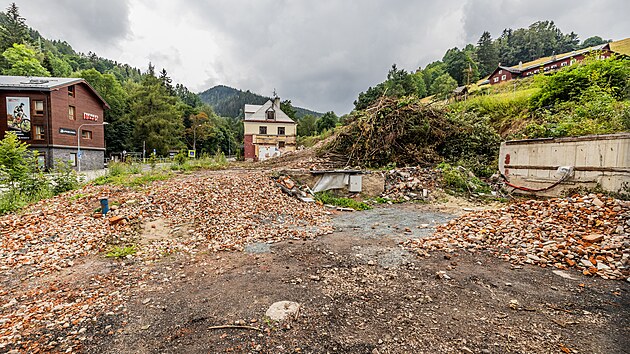 Demolice horsk�ch chat ve Velk� �p�, na jejich� m�st� vyroste apartm�nov� komplex za 800 milion�. (19. srpna 2026)