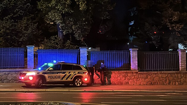 Policejn� z�sah kv�li odlo�en�mu zavazadlu u budovy R�dio Svobodn� Evropa/R�dio Svoboda. (26. srpna 2026)