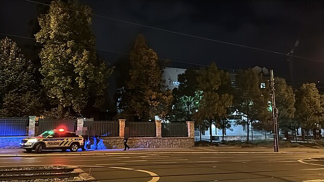 Policejn� z�sah kv�li odlo�en�mu zavazadlu u budovy R�dio Svobodn� Evropa/R�dio Svoboda. (26. srpna)