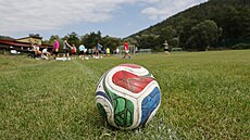 Mladí fotbalisté vyrazili se svým trenérem z rekrea�ního st�ediska Prudká na...
