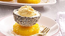 Po�írovaný ananas s pina colada p�nou