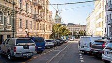 Práce na obnov� trati nad Národním muzeem. Tra� ve �krétov� ulici je tém��...