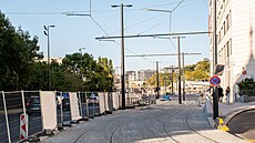 Práce na obnov� trati nad Národním muzeem. Tra� ve �krétov� ulici je tém��...