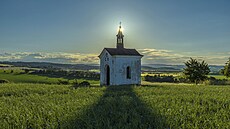 Západ slunce nad M�níkem u kaple svatého Cyrila a Metod�je, oblíbeného místa...
