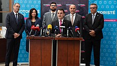 Petr Macinka na tiskové konferenci Motorist� ve Sn�movn�. (25. srpna 2026)